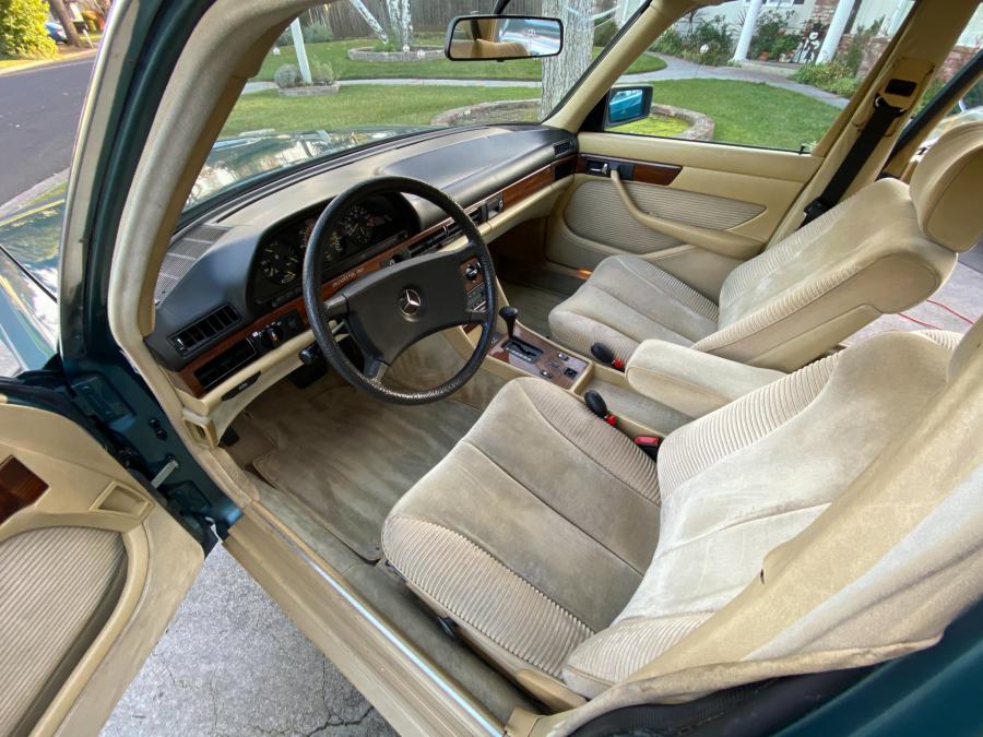 Интерьер Mercedes-Benz 280 SE (W126) 1983 года  (EU) (фото 36 из 62)